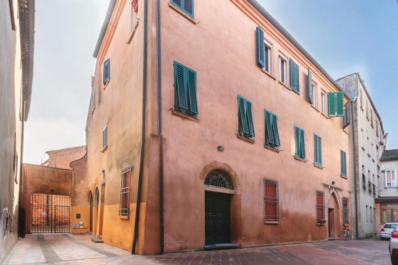 Duplex Apartment In Centro Con Posto Auto Privato Ferrara Exterior photo